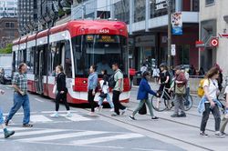 Canada cần tăng thêm người nhập cư để ổn định kinh tế