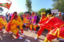 Trình diễn nghi lễ và trò chơi kéo co Việt Nam - Hàn Quốc