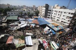 Hàng trăm người sơ tán khỏi bệnh viện lớn nhất tại Gaza