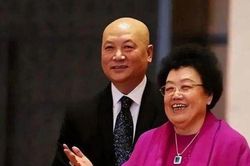 Cuộc sống của 'Đường Tăng' Trì Trọng Thụy bên vợ lớn tuổi với tài sản gần 200.000 tỷ