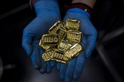 Giá vàng tăng mạnh tuần này, 'cá mập' SPDR Gold Trust mua ròng gần 13 tấn trong một phiên
