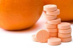 5 tác hại tiềm ẩn của việc uống quá nhiều vitamin C