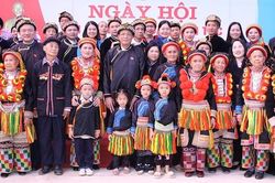 Phó Chủ tịch Quốc hội, Thượng tướng Trần Quang Phương dự Ngày hội Đại đoàn kết toàn dân tộc tại Bắc Kạn