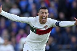 Lịch thi đấu bóng đá hôm nay 19/11: Ronaldo đua phá lưới cùng Lukaku