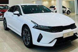 Tin xe hôm nay 19/10: Mẫu xe Kia giảm giá kỷ lục, xe Mercedes xuống giá ngỡ ngàng sau 7 năm lăn bánh
