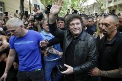 'Người ngoài cuộc' Javier Milei bất ngờ trở thành tân Tổng thống Argentina