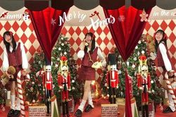 Bộ ảnh Noel ấn tượng của nữ sinh trường Báo