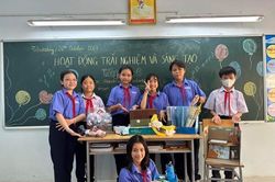 200 học sinh nhận món quà ý nghĩa sau thông điệp đổi hoa 20/11 thành thẻ BHYT của thầy cô