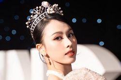 Dân tình khen nức nở vòng eo 'con kiến' của Á hậu Việt Nam Ngọc Hằng khi diện trang phục dạ hội đi chinh chiến quốc tế