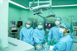 Kết hợp nội soi và vi phẫu điều trị u sàn sọ phức tạp