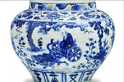 Mang hũ sứ đi thẩm định, sốc khi biết giá trị thật 470 tỷ đồng