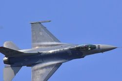 Ukraine thúc đẩy tích hợp tiêm kích F-16 vào hệ thống quốc phòng