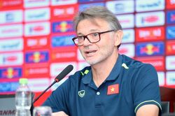 Thua Iraq, HLV Troussier chê mặt sân Mỹ Đình khiến tuyển Việt Nam khó đá kiểm soát bóng