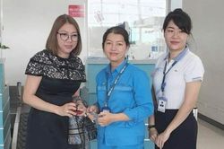 Nữ lao công trao trả viên kim cương hơn nửa tỷ đồng cho hành khách