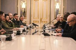 Ukraine lo ngại phương Tây thúc đẩy đàm phán với Nga