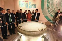 Trưng bày chuyên đề 'Âm vang Đông Sơn'