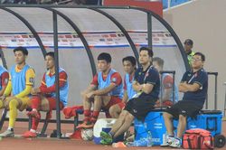 HLV Troussier mạo hiểm để làm gì?