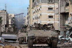 Israel - Hamas bắt đầu ngừng bắn 4 ngày, Hezbollah phóng 50 tên lửa vào Israel