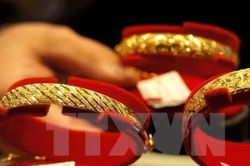 Giá vàng phục hồi nhẹ sau những thận trọng về chính sách của Fed