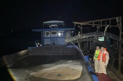 Xuyên đêm mật phục 'cát tặc' trên sông Hồng