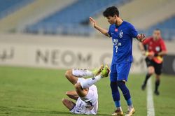 'Ronaldo Trung Quốc' bị AFC phạt nặng vì đá vào mặt Xuân Mạnh trong trận thua Hà Nội FC
