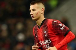 Cậu bé 15 tuổi che mờ chiến thắng của AC Milan