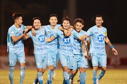 Văn Toàn ghi bàn đầu tiên cho Nam Định