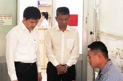 Khống chế người đàn ông có hành động bất thường, 3 công an xã bị thương