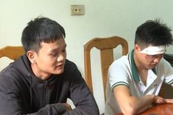 Xe máy kẹp ba, không mũ bảo hiểm, 'thông chốt' tổ công tác