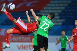 Bóng đá Việt Nam cũng có 3 siêu phẩm kiểu 'xe đạp chổng ngược' đẹp không kém của Garnacho hay Ronaldo