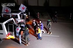 Thỏa thuận ngừng bắn Israel - Hamas kéo dài hai ngày, thêm 11 con tin được giải thoát