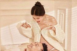Lê Âu Ngân Anh diện đồ khoe lộ bụng tròn căng ở tháng cuối thai kỳ