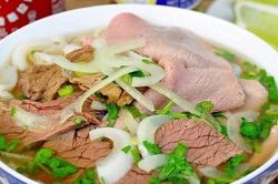 Thu nhập 10 triệu đồng/tháng ở Hà Nội: Cả tháng không dám ăn bát phở ngoài quán