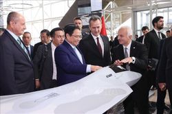 Thủ tướng Phạm Minh Chính thăm Tập đoàn Công nghiệp Hàng không vũ trụ Thổ Nhĩ Kỳ