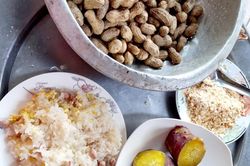 Nợ mẹ từng bữa sắn, khoai !
