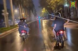 Xử lý đối tượng mang kiếm 'diễu phố' dù đang chờ xét xử