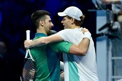 Djokovic-Sinner: Kình địch mới của làng banh nỉ