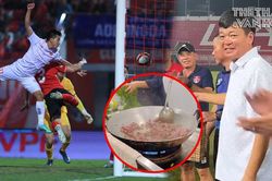 Vừa thắng CLB CAHN, bầu Hoàn hóa thân thành 'Master Chef', ăn mừng thắng lợi bằng đặc sản Hải Phòng