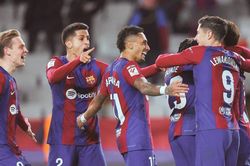 Chiến thắng của Xavi, thất bại của Simeone và xoay trục số phận