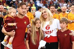 Vợ cũ của Totti lần đầu tiên công khai lí do cặp đôi ly hôn, nguyên nhân khiến ai cũng ngỡ ngàng