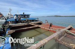 Bắt quả tang tàu hút cát trái phép