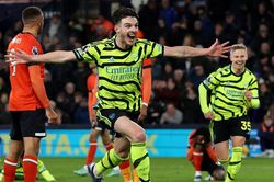 Tân binh 100 triệu bảng ghi bàn ở phút 90+7, Arsenal bỏ xa Man City 6 điểm