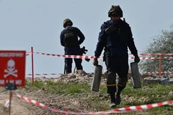 Ô nhiễm bom mìn tại Ukraine: Uớc tính 500 đội rà phá, hơn 700 năm mới hoàn thành