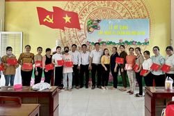 15 học viên được đào tạo nghề Kỹ thuật chăm sóc móng và tóc