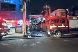 Cháy nhà trong hẻm sâu, 2 người tử vong
