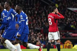 Bruno Fernandes bị chế giễu vì vẫn đá phạt đền kiểu 'nhảy chân sáo' như Jorginho