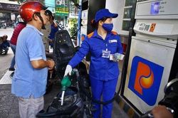 Giá xăng dầu hôm nay 7/12: Thế giới giảm sâu; giá trong nước chiều nay sẽ được điều chỉnh ra sao?