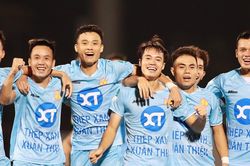 Nam Định giành hat-trick giải thưởng tháng 10
