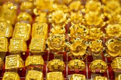 Giá vàng hôm nay 7/12/2023 sụt giảm nhưng xu hướng tăng 'mới bắt đầu'