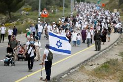 Israel sẽ xem xét thỏa thuận ngừng bắn mới để đổi thêm con tin ở Gaza